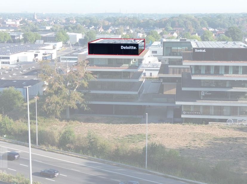 Bien professionnel à louer
                    à 8020 Oostkamp