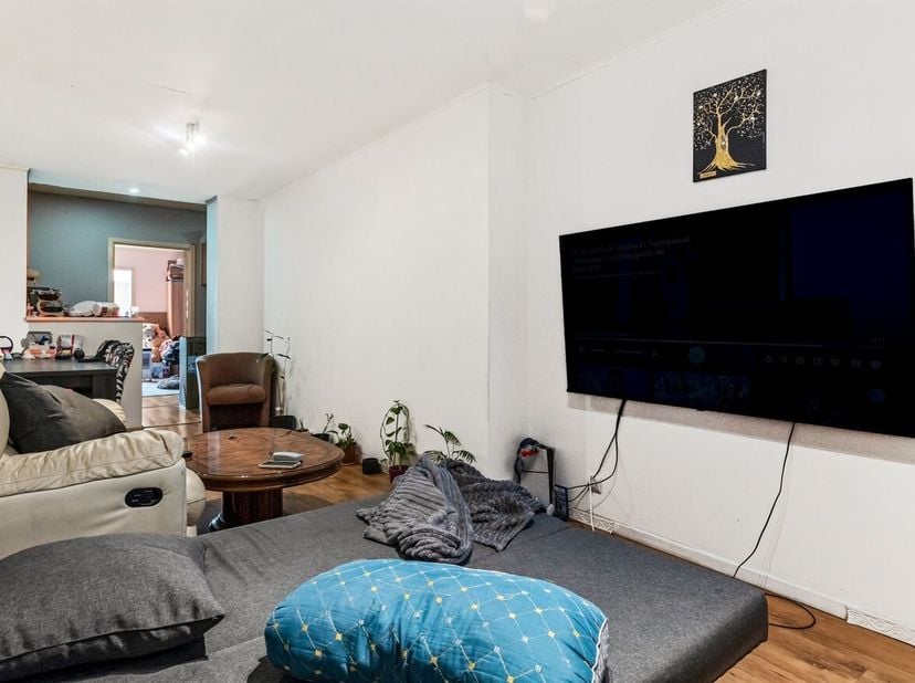 Handelshuis met bovenwoning in commerciële wijk in Merksem!<br />
Uitstekend opbrengsteigendom op een centrale ligging in de Doelhofstraat, een zijstr