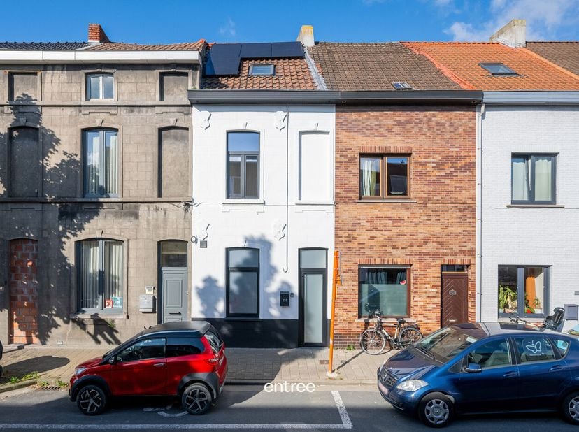 Maison à vendre à Sint-Bernadettestraat  257,
                    9000 Gent