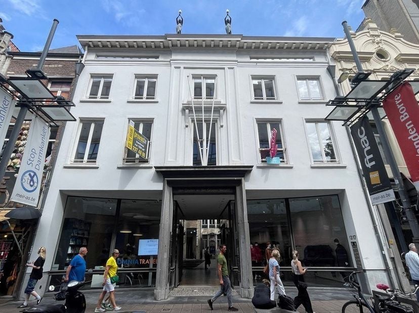 Bureau prêt à l'emploi à louer dans un emplacement de choix sur la place de l'Œuf, au centre d'Anvers, à distance de marche de la Meir et de la Groenp