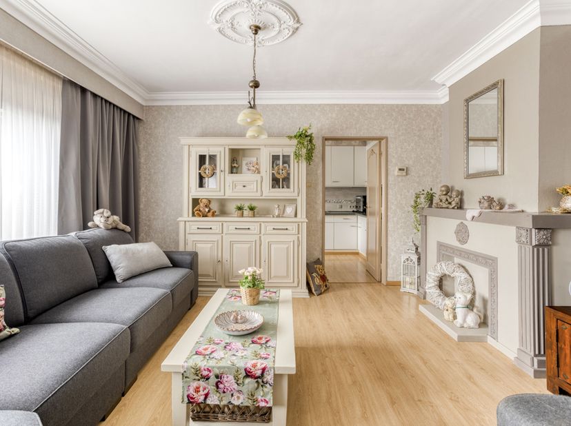 Ruim (circa 126 m²) en instapklaar appartement met 3 slaapkamers en garage gelegen op een zeer gunstige locatie in het centrum van Mol.<br />
<br />
W