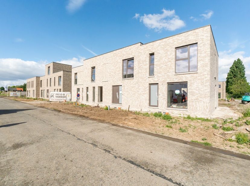 't VIERPARK: een nieuw woonproject in hartje Zelzate waar wonen, groen en comfort samenkomen. Kies uit halfopen of gesloten woningen en stijlvolle 1-,