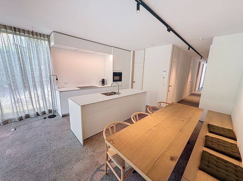 Achat à 6% de TVA possible. Découvrez cette maison neuve au style moderne qui allie parfaitement confort, qualité et esthétisme. Récemment construite,