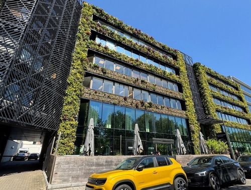                                         Bureaux à louer à Berchem, € 4.746
