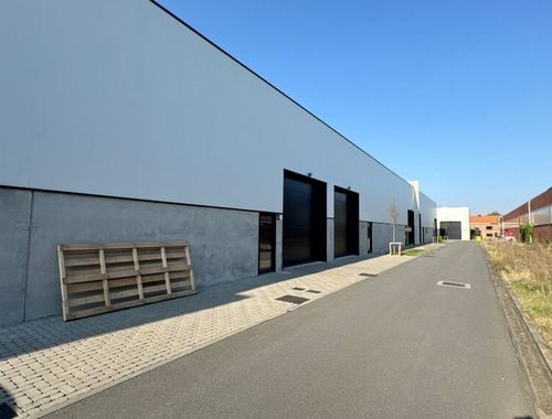                                         Bedrijfsgebouw te huur in Zwijndrecht, € 1.300
