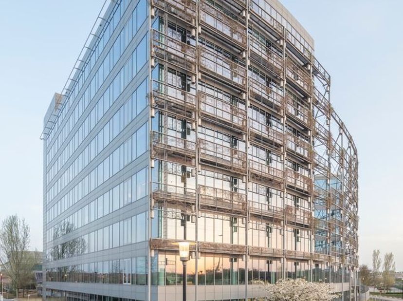 Kwalitatieve kantoren van 1.069 m² te huur, bemeubeld &amp;amp; instapklaar. Ook andere oppervlaktes mogelijk van 1.069&amp;nbsp;m² tot 5.939 m². De kantoren