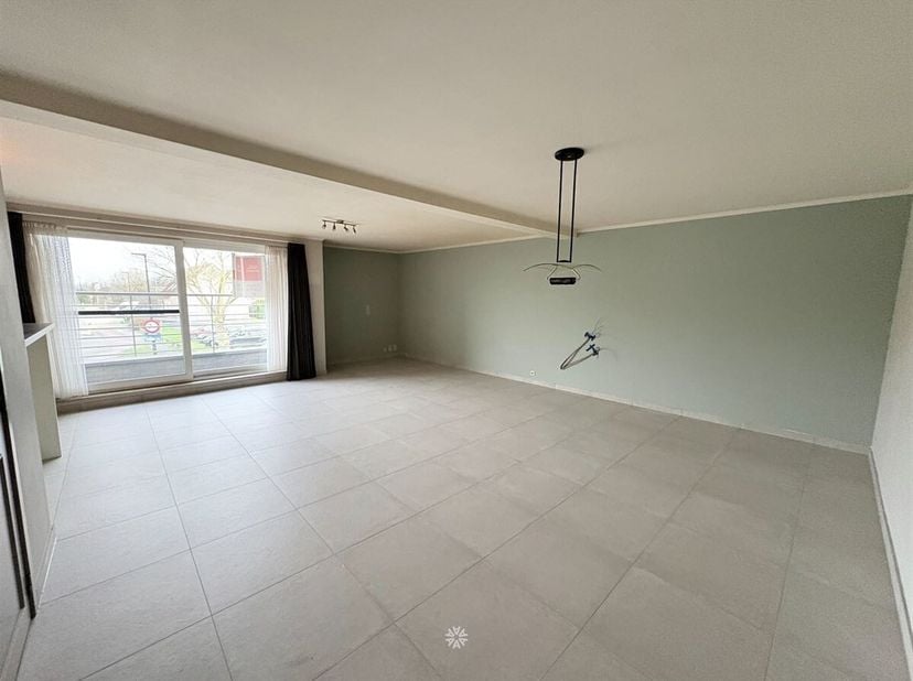 NAZARETH - Bent u op zoek naar een appartement met 2 slaapkamers, vlak bij het centrum van Nazareth? <br />
Dan is dit pand mogelijk iets voor u. <br