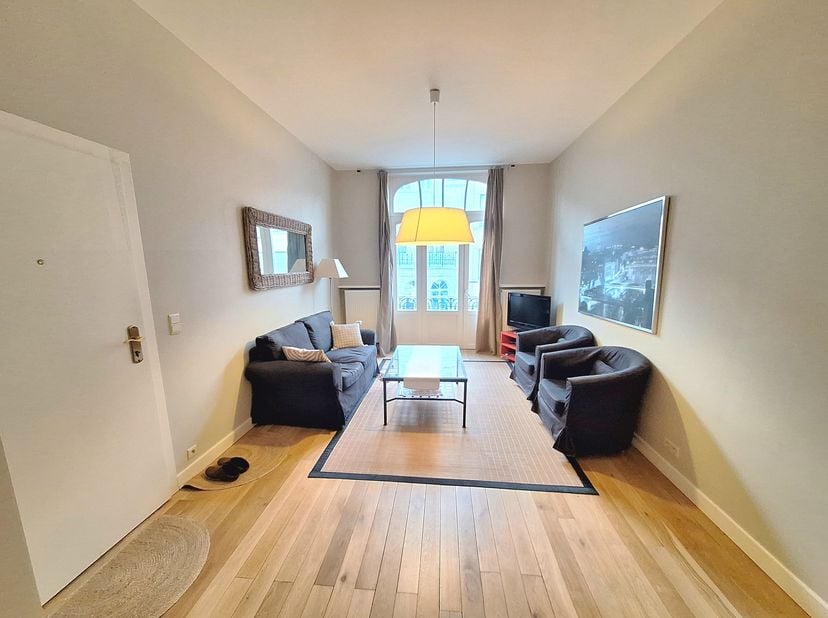 SCHAERBEEK, à proximité des institutions européennes, du Cinquantenaire et du métro (Mérode). Très bel APPARTEMENT(1ch/1sdb) de 60m² dans un bâtiment