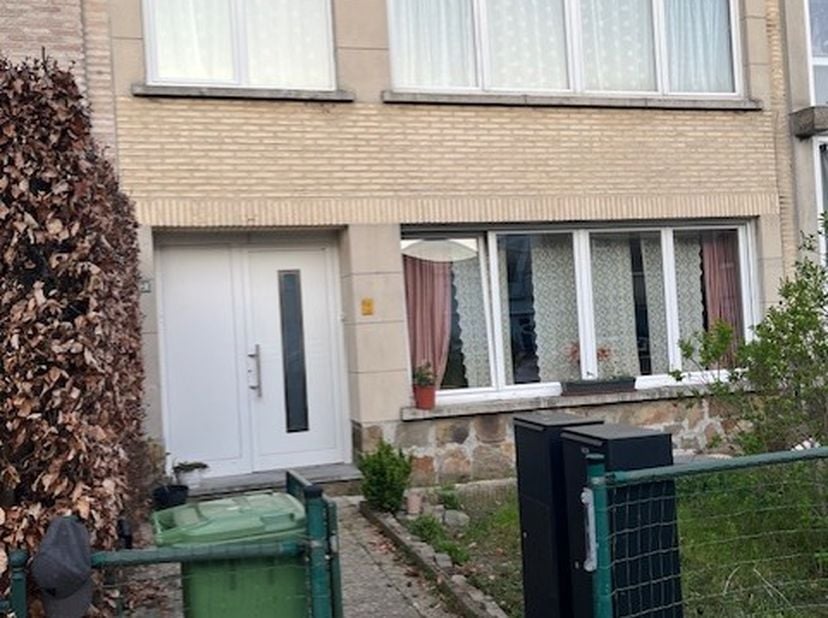 APPARTEMENT IS VRIJ OP 1 AUGUSTUS 2026 (ik kan het niet meer wijzigen)<br />
Dit appartement bevindt zich in Vlaamshoofdlaan 22 te Antwerpen LO.  In d