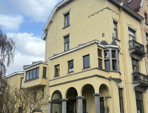                                         Bâtiment commercial à louer à Saint-Gilles, € 2.100

