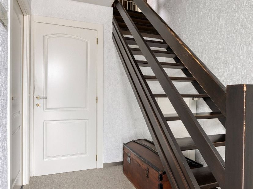 Instapklare woning met 4 slaapkamers te koop in LommelLOMMEL-BARRIER: Verrassend ruime eengezinswoning met 4 slaapkamers en verandaRuime living met ve