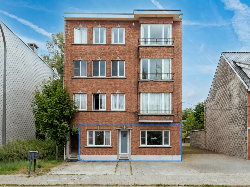 Dit gelijkvloers appartement van ca. 110 m² bevindt zich op een gunstige locatie net binnen de ring van Turnhout. Het appartement omvat onder andere 2