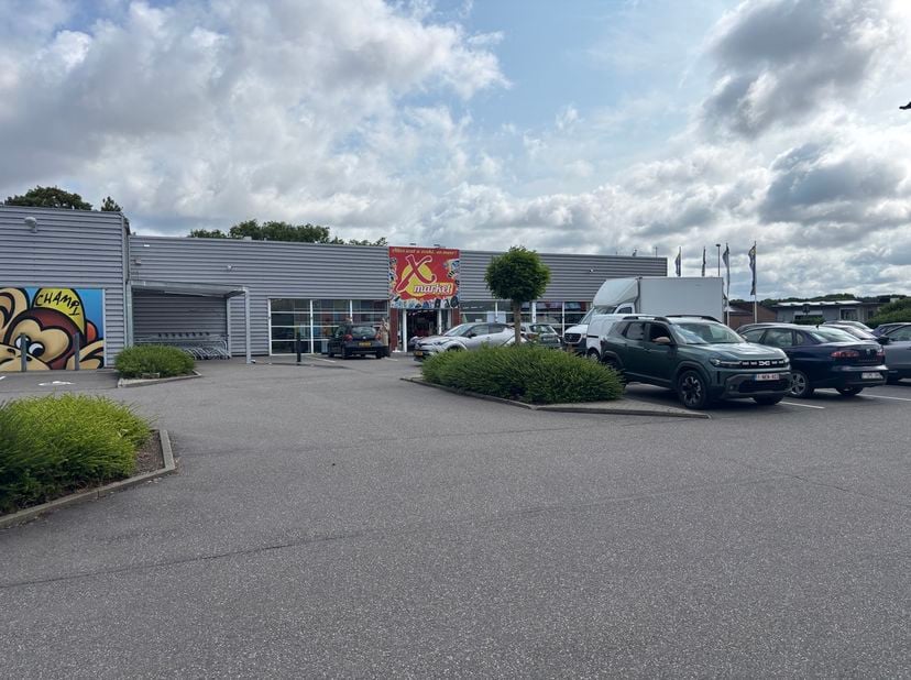 Handelspand van 1.000 m² te huur op een bekend retailpark met 11 winkels, waaronder Zeeman, Tedi, Toychamp, E5mode, Bel&amp;Bo, Lidl, Kruidvat en Kringwin