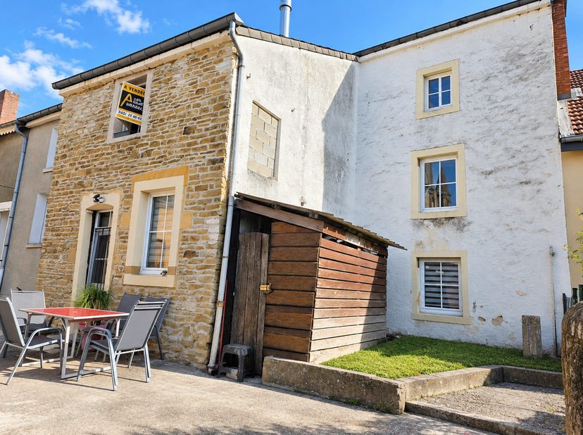 Huis te koop in ,
                    6762 Saint-Mard