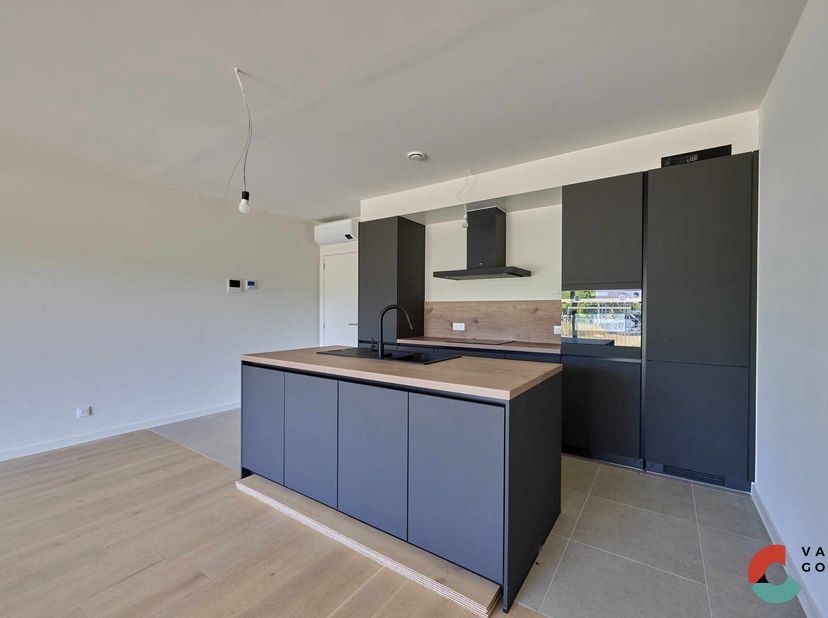 Luxe en zorgeloos wonen aan het water in Leopoldsburg!<br />
Zoek je een modern, energiezuinig nieuwbouwappartement waar rust en comfort samenkomen? D