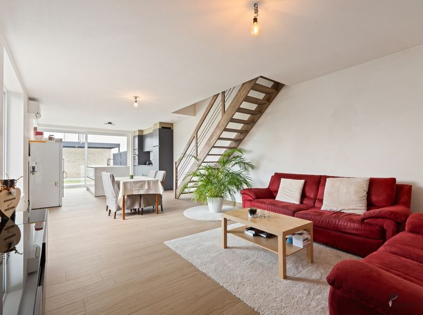 Bâtiment mitoyen (2023) prêt à l'emploi et économe en énergie avec jardin ensoleillé<br />
<br />
Cette maison jumelée récente (2023) allie un confo