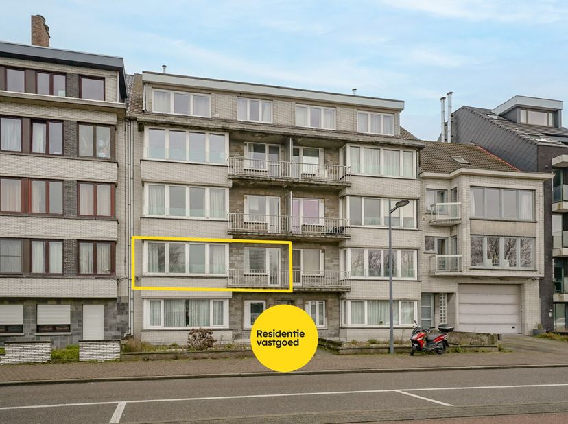 Dit appartement is gelegen op de eerste verdieping van een verzorgd gebouw in Oostende (Opex) en combineert een praktische indeling met een gunstig EP