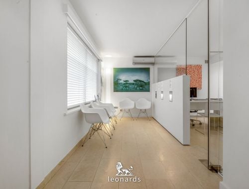                                         Usage mixte à vendre à Kortrijk, € 219.000
