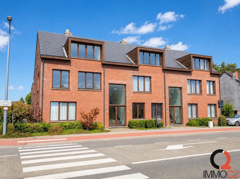 Ruim duplex appartement van 151 m² met 3 slaapkamers en zonnig terras in Kwaadmechelen<br />
Bent u op zoek naar de ruimte van een woning gecombineerd