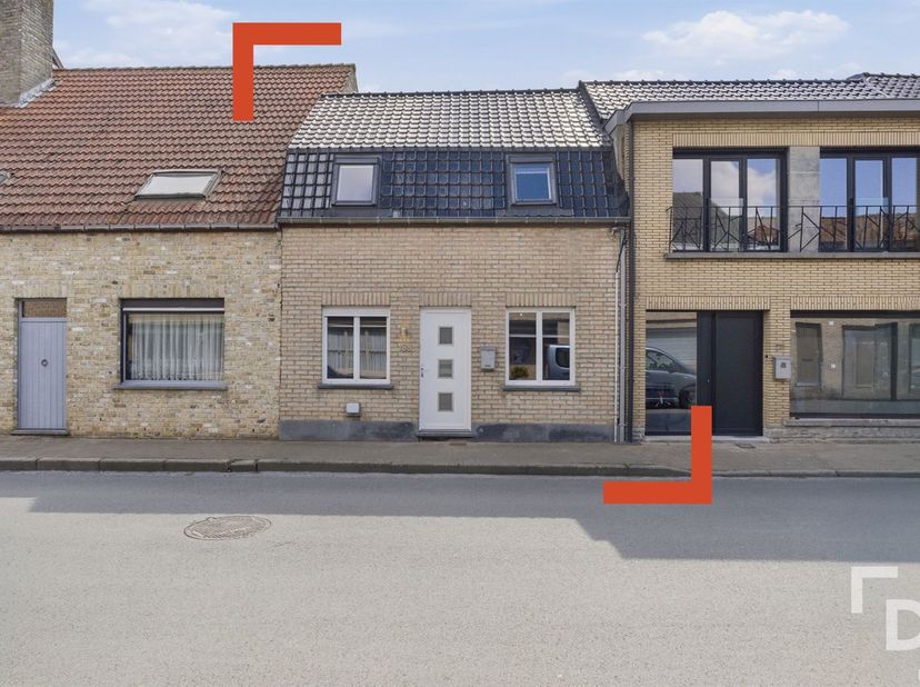Deze woning is ideaal voor de starter of iemand die op zoek is naar een investering.<br />
De woning bevindt zich in de Casselstraat te Poperinge en