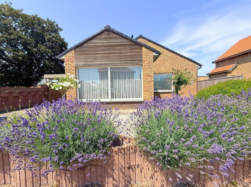 TOF WOONHUIS MET GARAGE EN TUIN<br />
<br />
BEZOEKMOMENT: vrijdag 21/08 tussen 18u-19u30, inschrijven via info@vvdnotarissen.be. <br />
<br />
Deze a