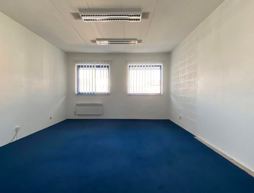                                         Bureaux à louer à Tienen, € 375
