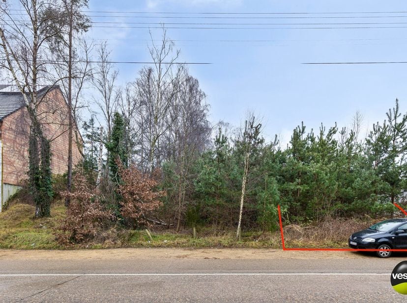 Deze bouwgrond voor een halfopen bebouwing bevindt zich aan de Oostereindestraat in Lummen, op een strategische locatie met vlotte verbindingen naar d