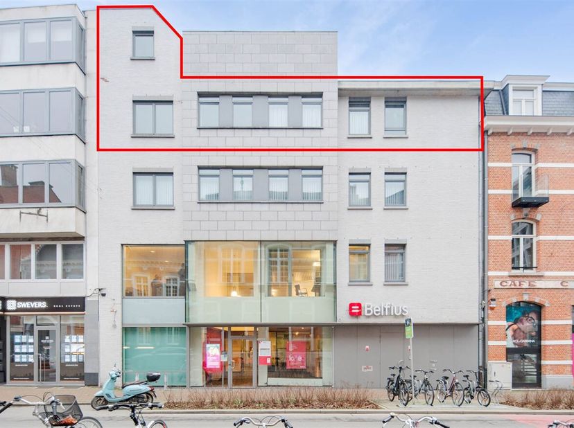 Journée portes ouvertes le samedi 14 mars de 15h30 à 16h30<br />
Appartement spacieux et lumineux au troisième étage, à distance de marche de la Grand