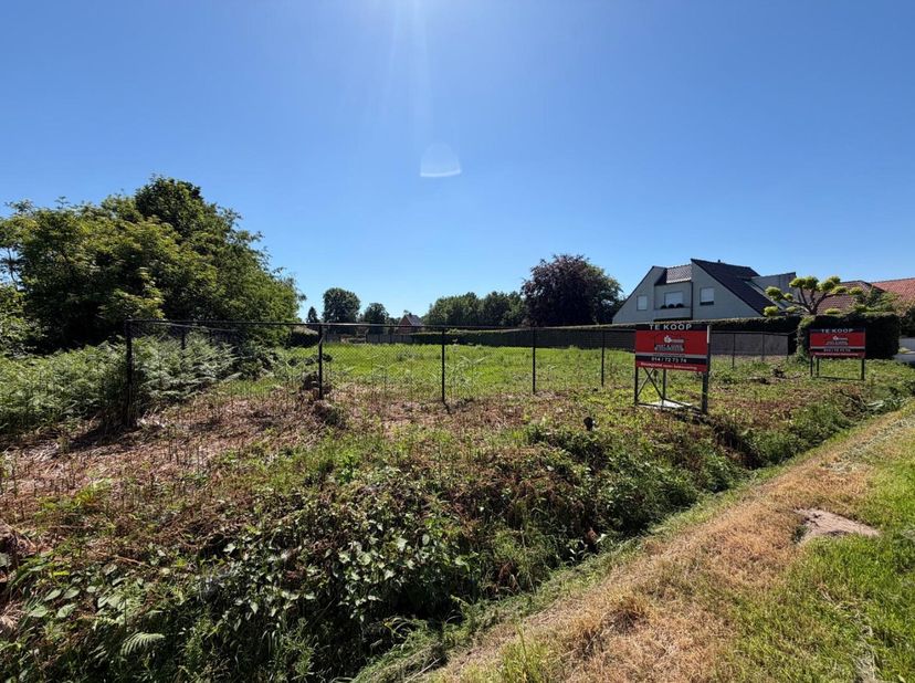 Terrain à vendre
                    à 2440 Geel