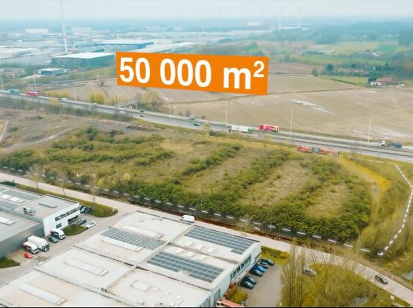 Deze strategische projectontwikkelingssite stelt je in staat jouw logistieke of commerciële visie volledig op maat te realiseren. De locatie langs de