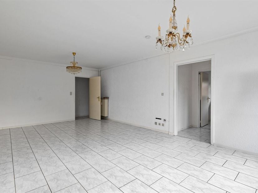 Appartement met 2 slpks en terras <br />
Dit appartement ligt aan de Bisschoppenhoflaan in Deurne, een locatie die zowel praktisch als centraal is. In
