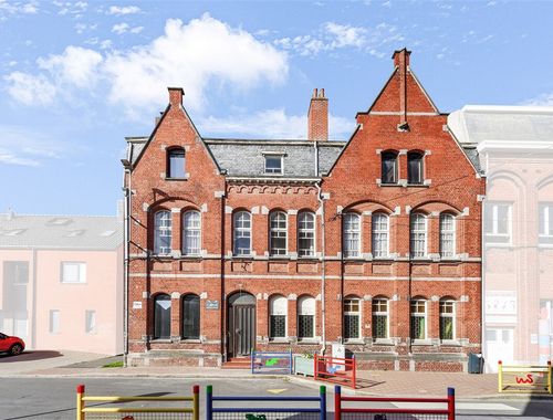                                         Immeuble d’appartements à vendre à Le Bizet, € 250.000
