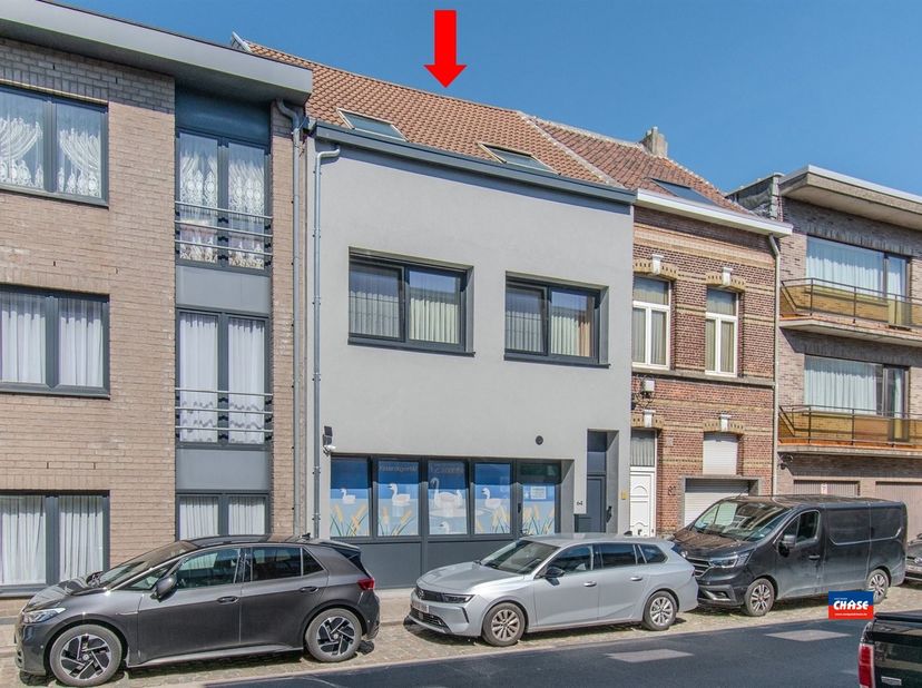 HOBOKEN | HANDELSRUIMTE MET RUIME WOONST EN TUIN | EPC B | <br />
Handelsruimte verhuurd tot 2028<br />
Indeling als volgt : <br />
Handelsruimte:<br