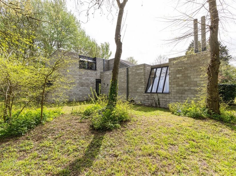 De Panne: Exclusieve architectenvilla op uniek perceel van meer dan 8.200 m²  privacy en rust gegarandeerd Bent u op zoek naar een uitzonderlijke woni