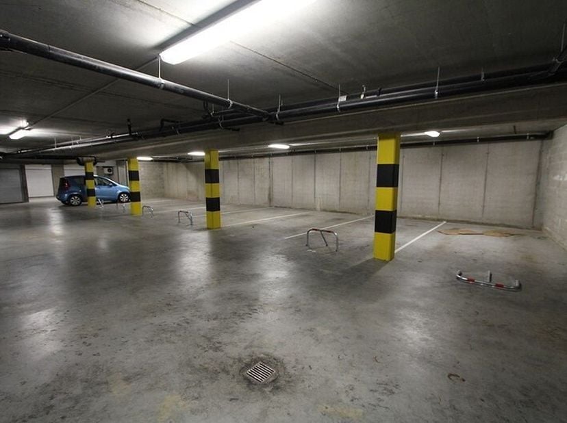 Ondergrondse parkeerplaats P3 in het centrum van Gistel, op een boogscheut van de markt.<br />
Dat alles vervat in een stijlvol, functioneel en duurza