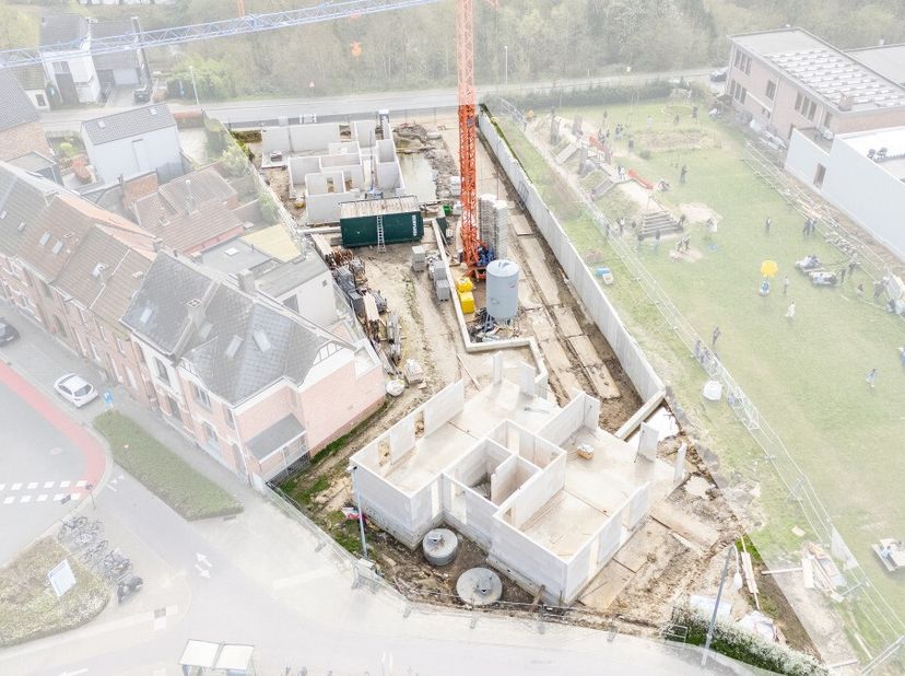 Welkom bij Urban Villa André, een stijlvol nieuwbouwproject in het hart van Temse, waar moderne architectuur harmonieus samensmelt met de omgeving. Da