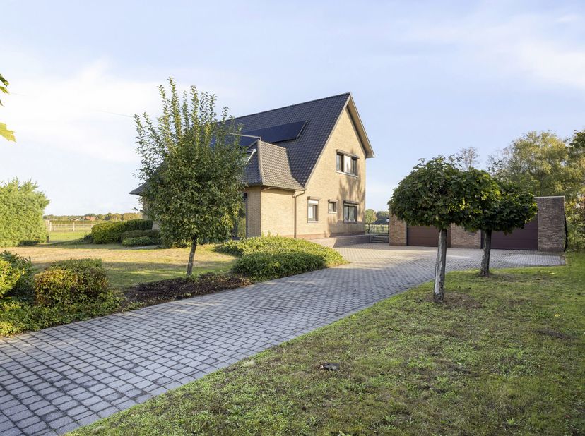 Huis te koop in Nieuwheidestraat 15,
                    3668 Niel-bij-As