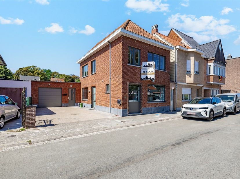 Bent u op zoek naar een instapklare woning met 3 slaapkamers, garage en een centrale ligging in Moerbeke? Dan is deze woning zeker een bezoek waard!<b