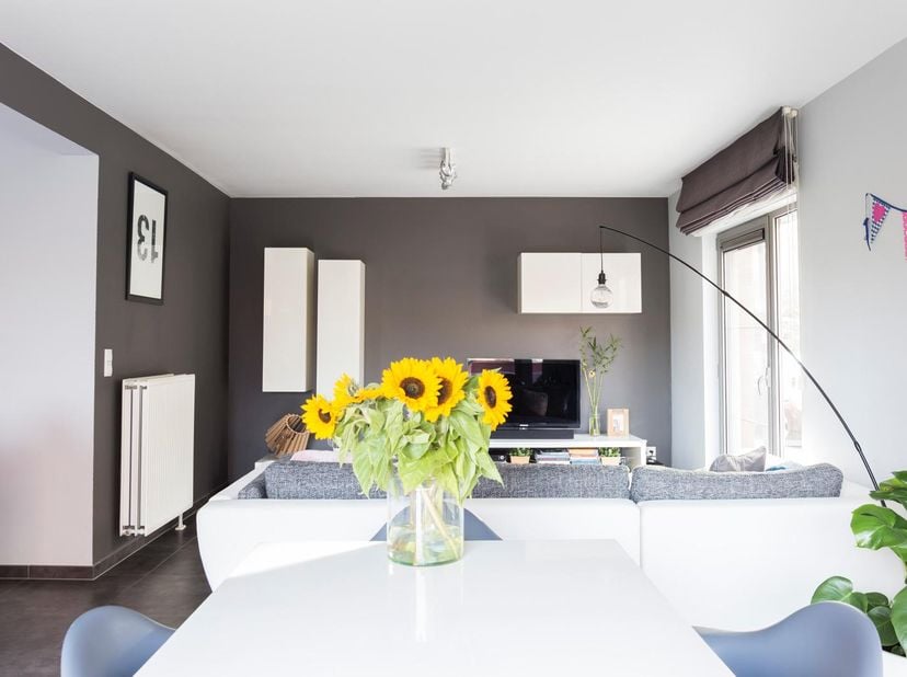 Een appartement met een échte tuin is zeldzaam. Deze heeft er een van ongeveer 70 m², volledig omheind en alleen van jou.<br />
<br />
Het gaat om een