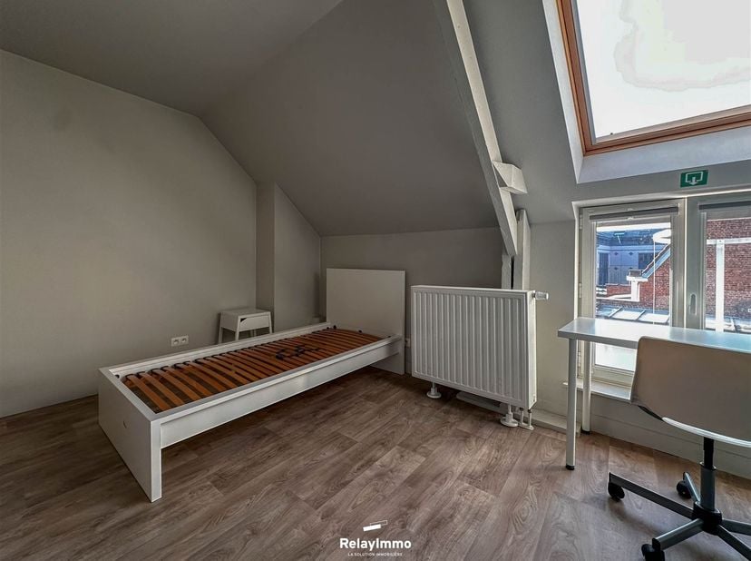 Drie kamers voor studenten (of jonge werknemers voor korte periodes en zonder behoefte aan een vast adres) gelegen in het centrum van de stad, dicht b
