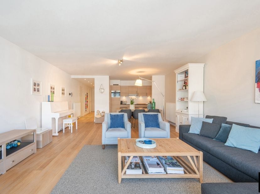 Ruim en lichtrijk drieslaapkamerappartement op toplocatie, op wandelafstand van zee en centrum Knokke, op slechts enkele minuten wandelen van het stra