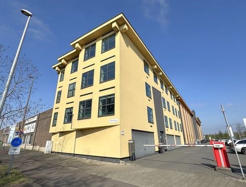                                        Bureaux à louer à Antwerpen, € 2.371,25
