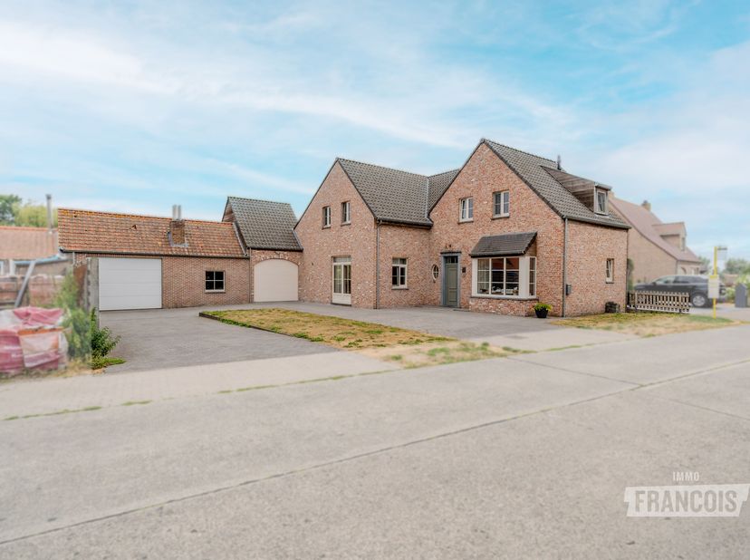 Huis te koop in Snellegemstraat 5,
                    8490 Zerkegem
