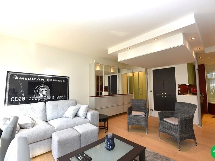 Deze studio is gelegen op een uiterst centrale ligging in de kern van Knokke, kortbij het strand, pal in de winkelstraat en vele andere voorzieningen!
