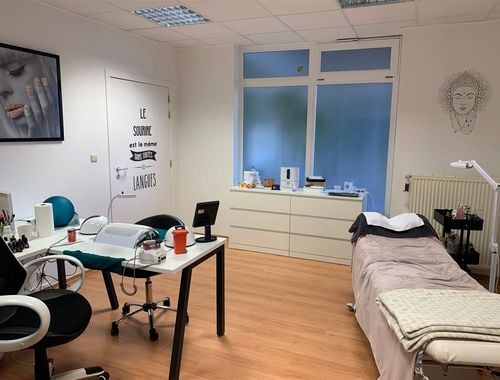                                         Kantoor te huur in Tournai, € 350
