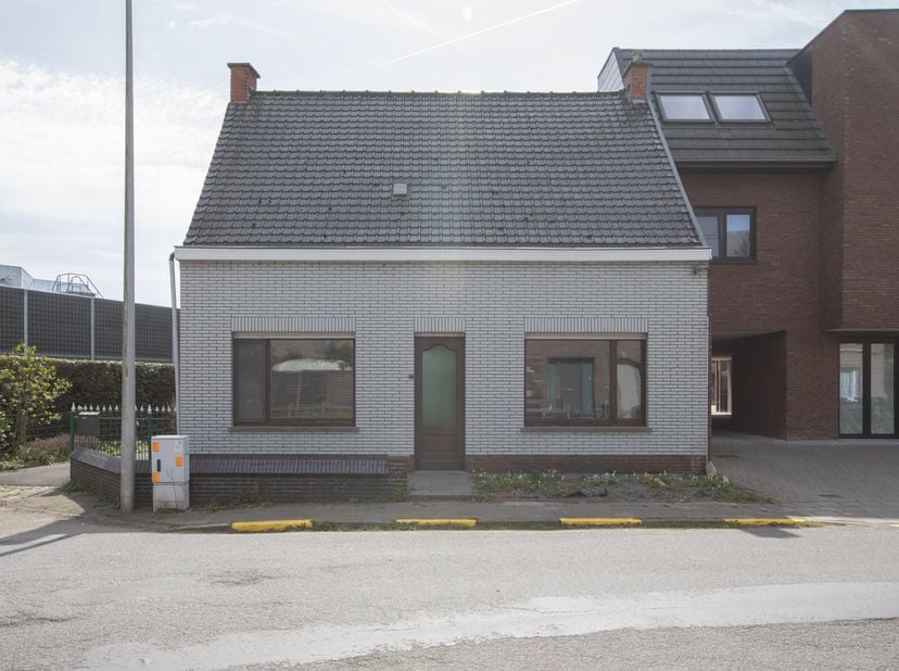 UNIEKE RENOVATIEKANS -<br />
Grijp deze buitenkans vlakbij het gezellige centrum van het pittoreske Lembeke-Dorp en naast de iconische Lotus Bakeries