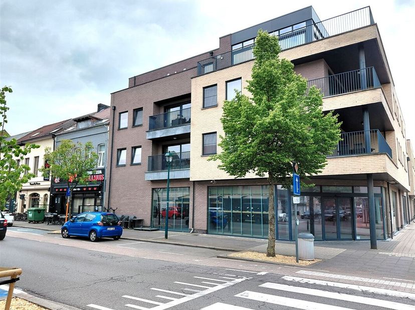 Demandez votre visite à info@optimusvastgoed.be !<br />
A LOUER : Appartement spacieux avec 2 chambres à coucher à Leopoldsburg !<br />
Dans le centre