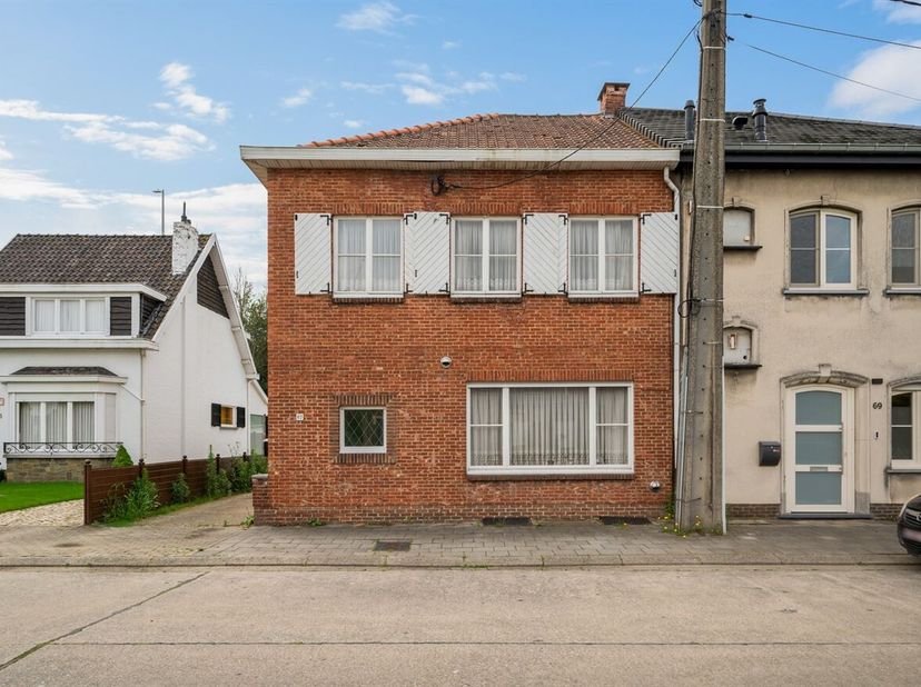 Te renoveren HOB met 3 slpks, garage en tuin!<br />
Op zoek naar een renovatieproject? Deze te renoveren woning is gelegen in een autoluwe en doodlope