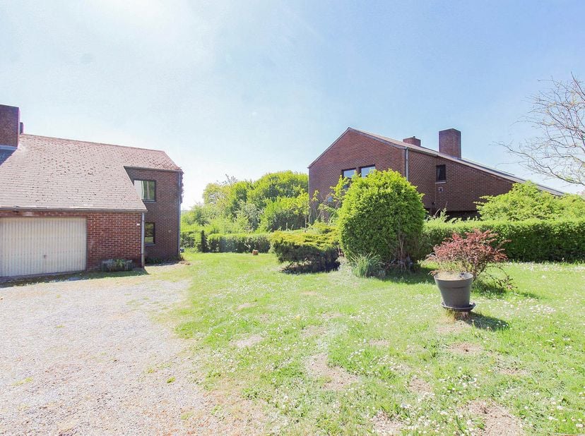 À LOUER – Maison 3 chambres avec véranda, garage et grand jardin à Boussu-lez-Walcourt<br />
<br />
