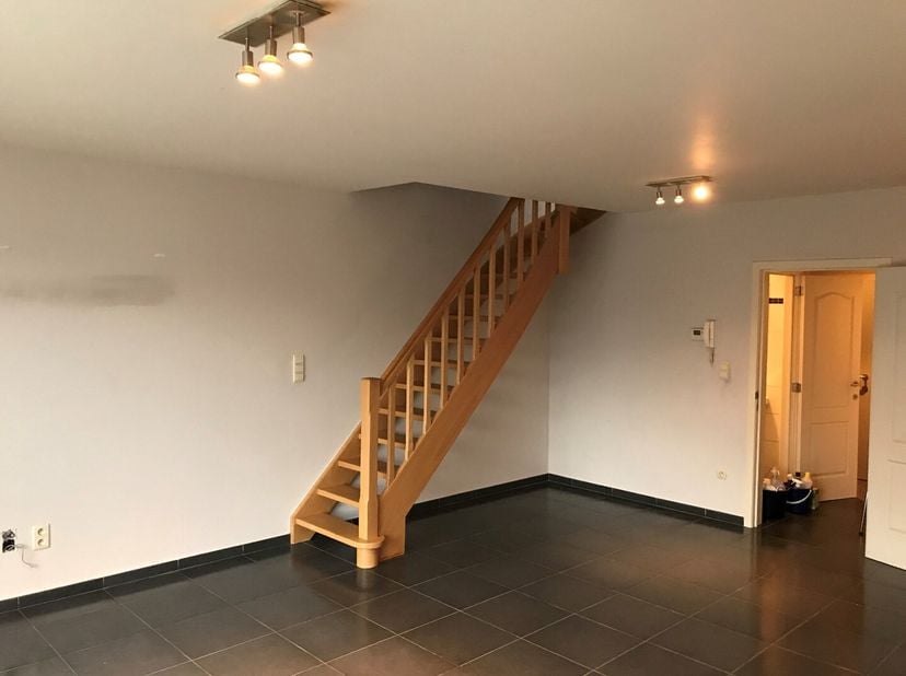BEZOEK AANVRAGEN ENKEL MOGELIJK VIA VOLGENDE LINK: https://verlinden.mijnhuurprofiel.be/property/2b8e0af8-7933-4dc1-bc8e-5b130fb9233f<br />
Dit ruime